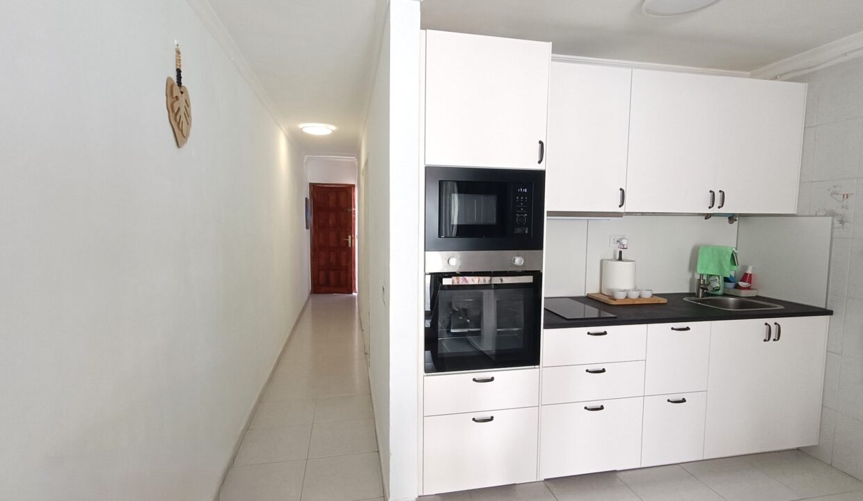cocina y pasillo